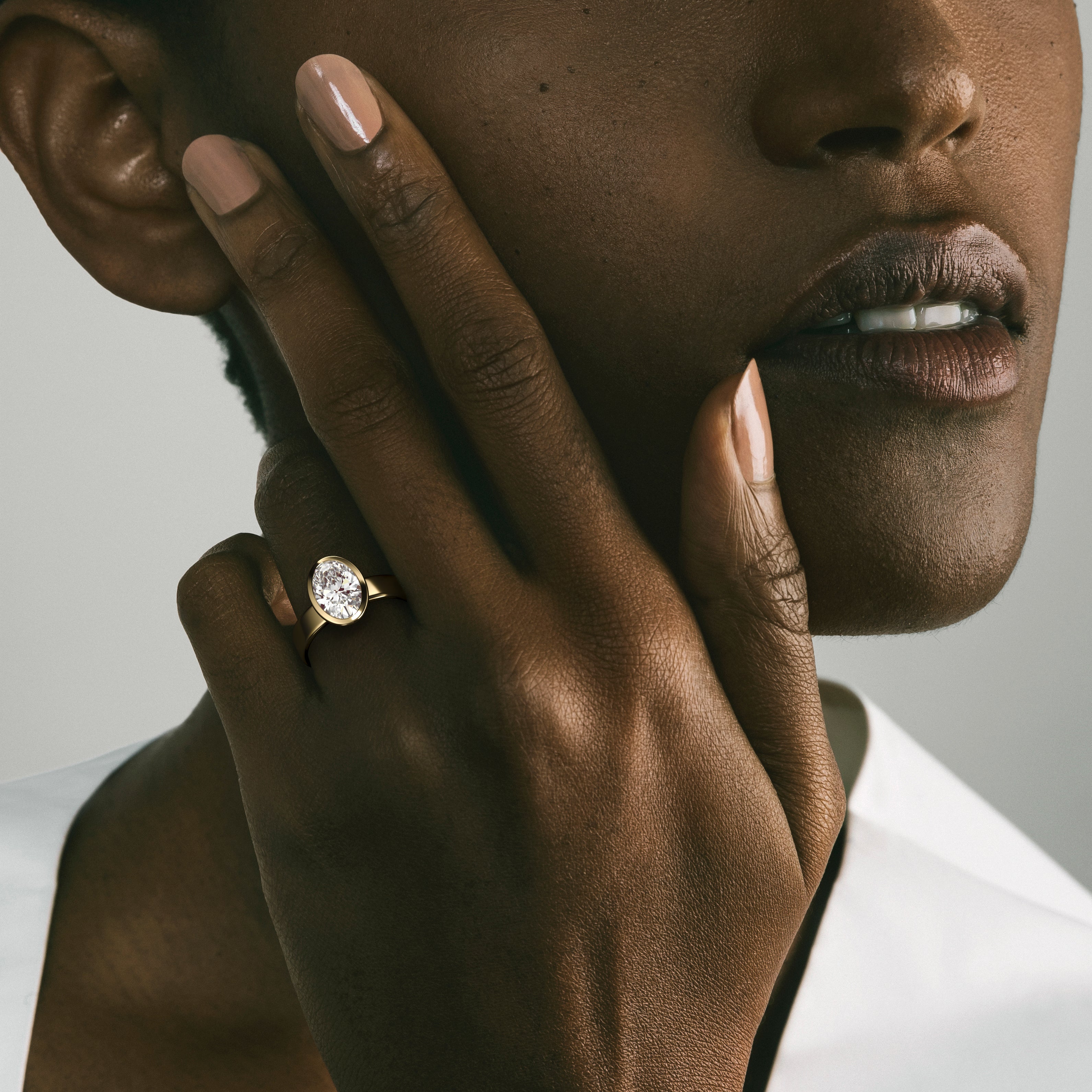 Thin Bezel Frame Ring Setting with Oval 1.5 2.5 carat color diamond emerald in 14k 18k gold or platinum SHW Fine Jewelry New York City