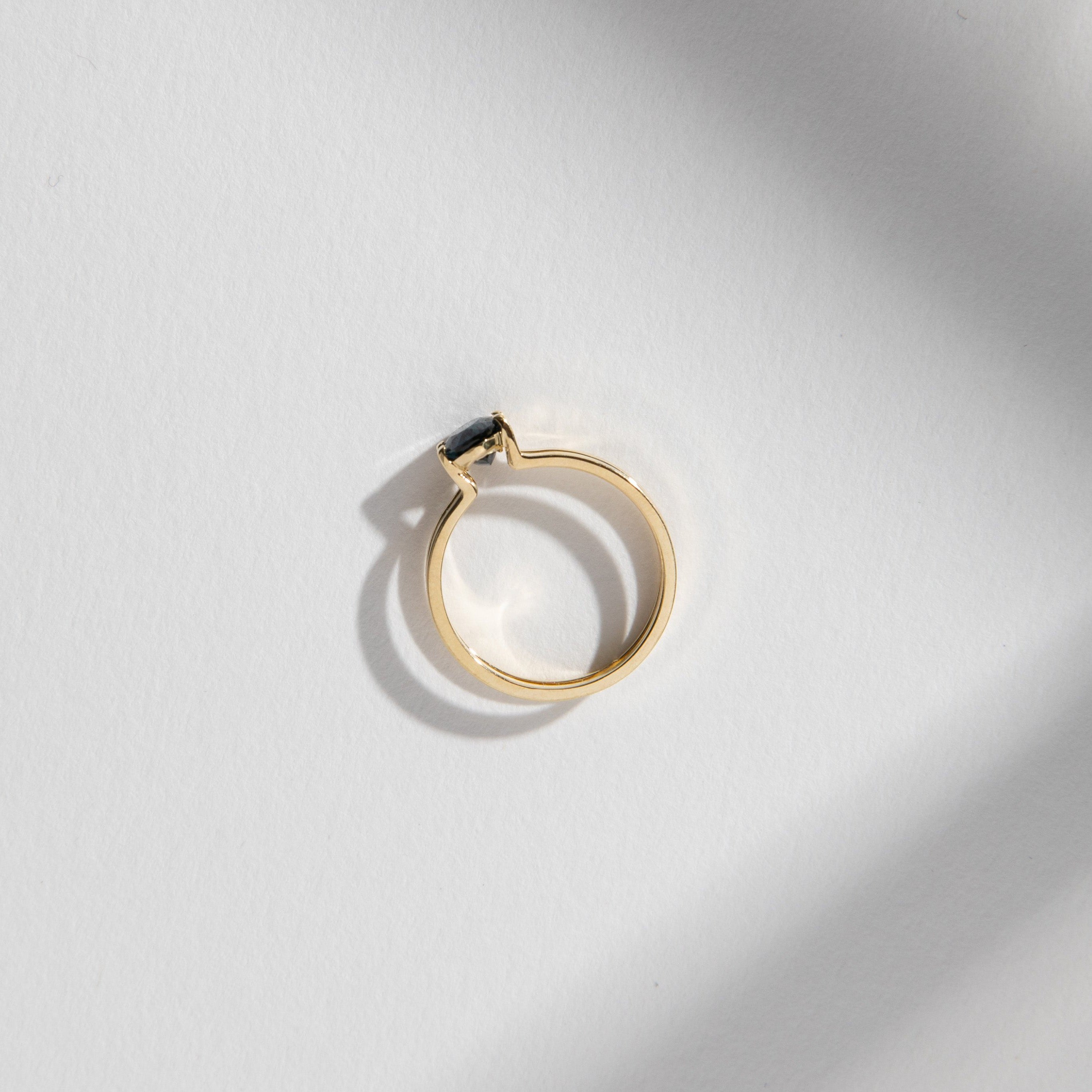 Mes Ring with 1ct Sapphire in Gold