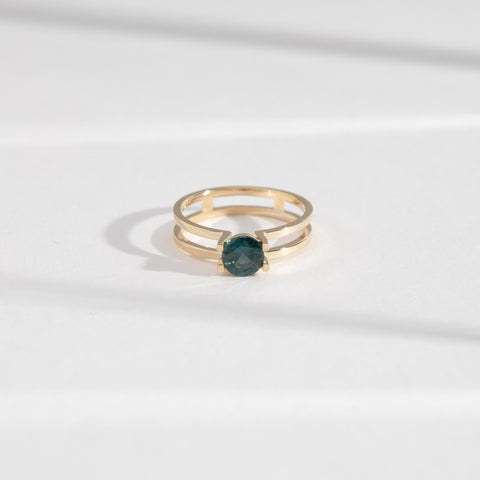 Mes Ring with 0.68ct Sapphire