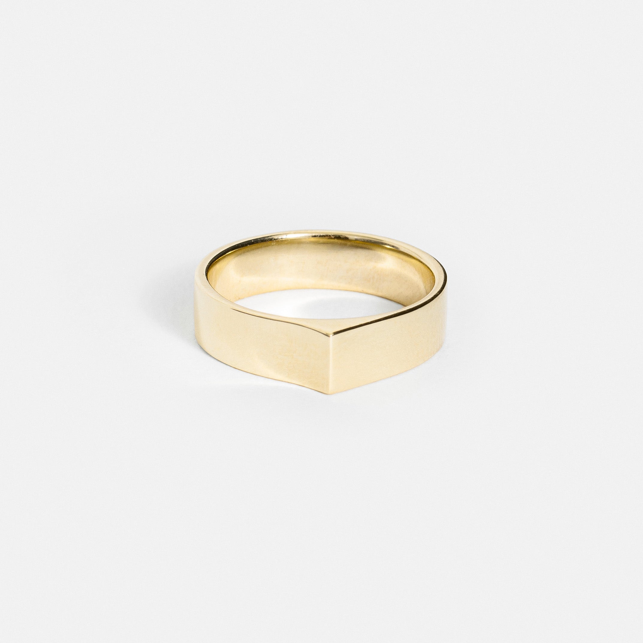 14k yellow gold 5mm flat wedding band with angular peak detail