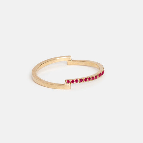 Pera Ring with Rubies