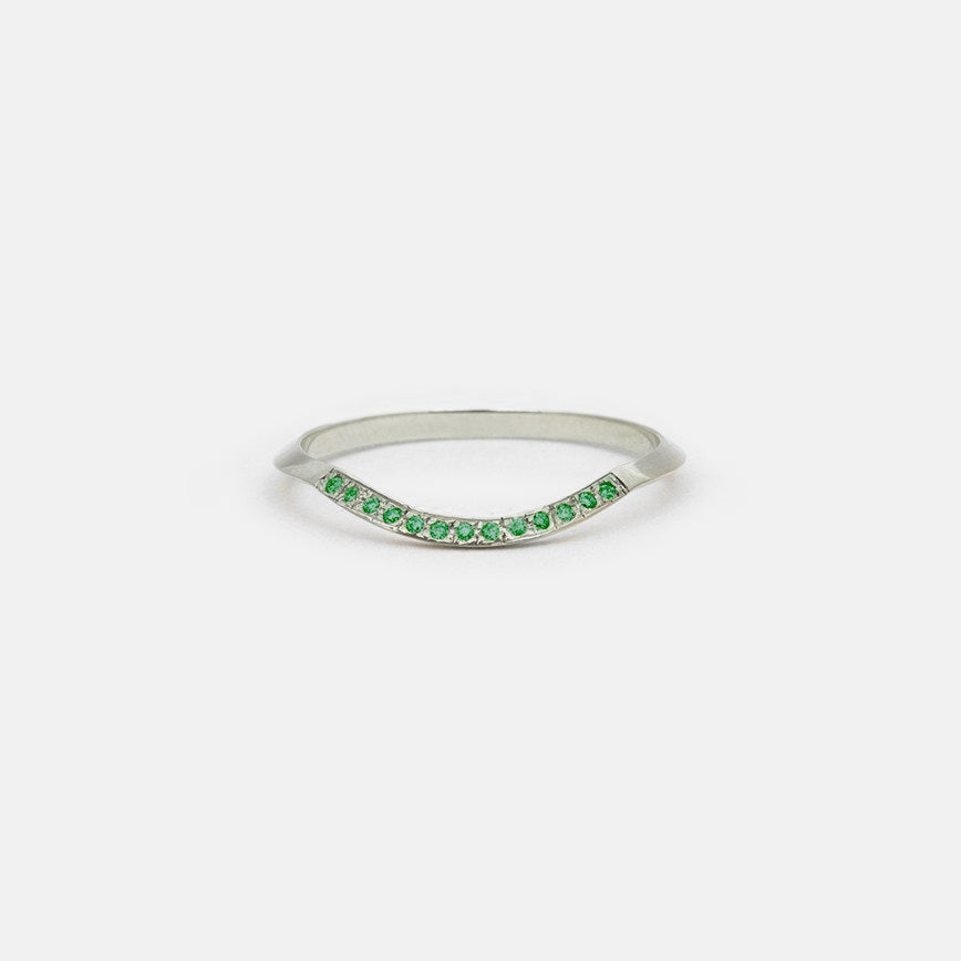 14k white gold curved knife edge band with emerald gemstones