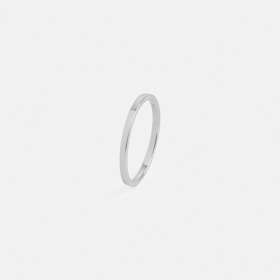 Side profile of a thin flat platinum wedding band