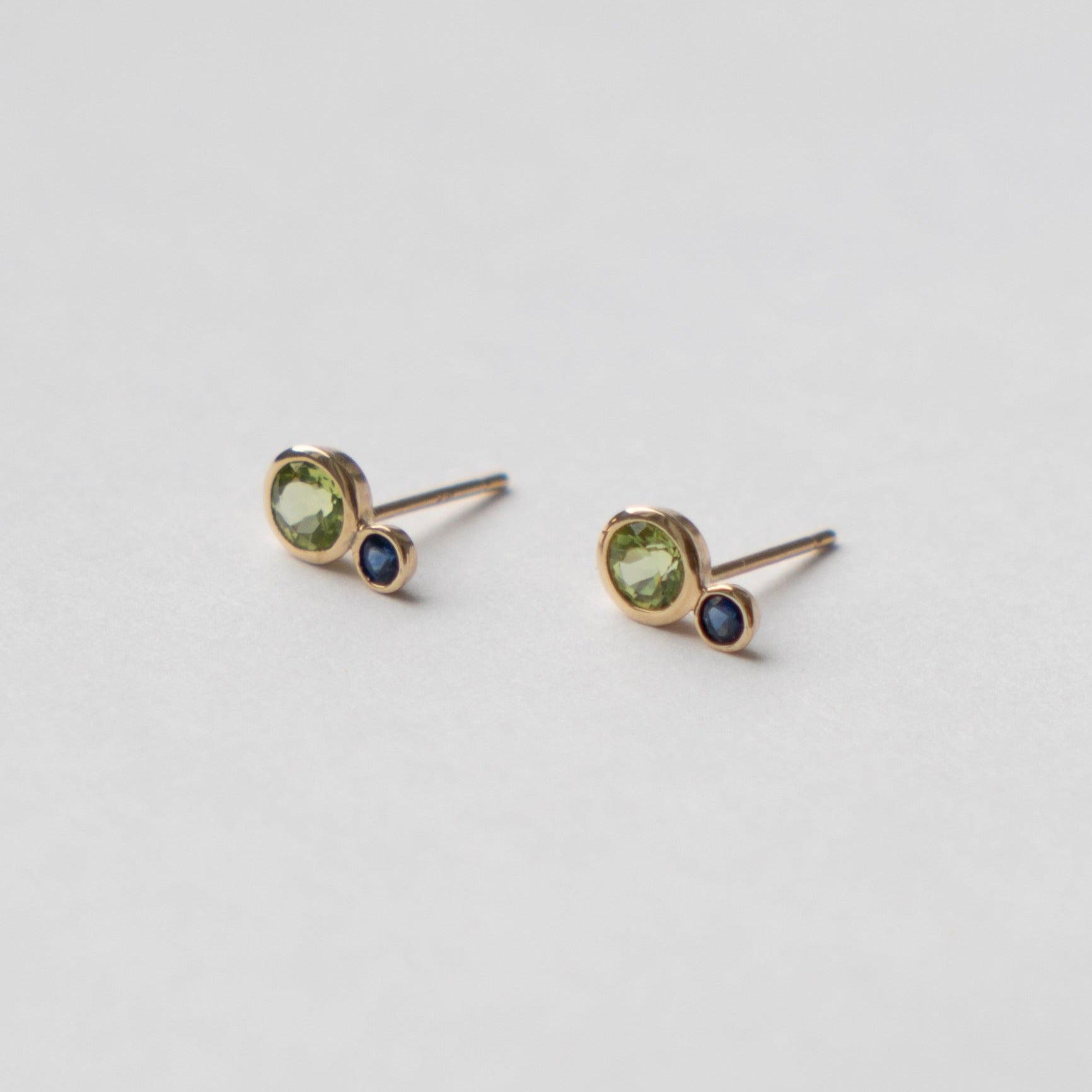 Kiki alternative stud earrings in 14k gold set with peridot and sapphire