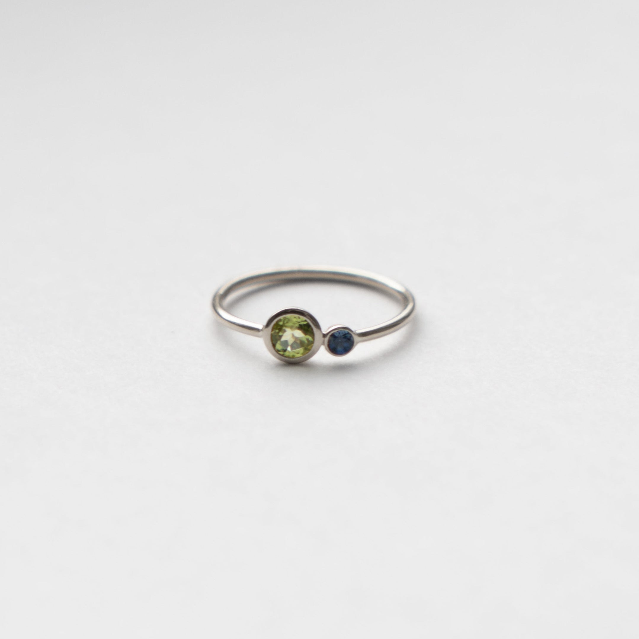 Kiki nontraditional ring in 14k white gold set with peridot and sapphire