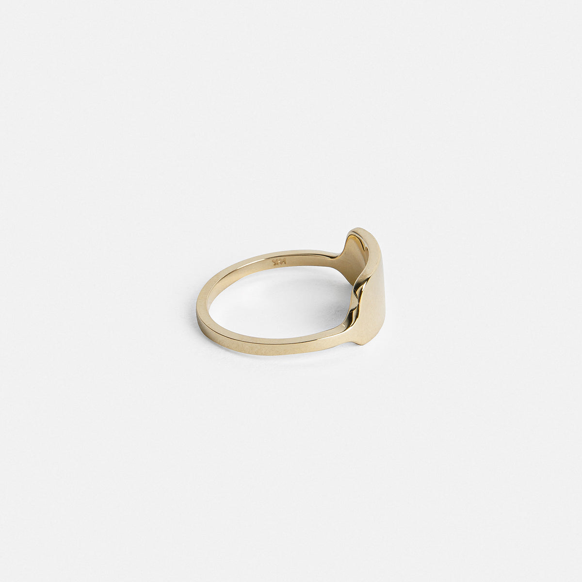 14k yellow gold wedding band showing smooth flat back