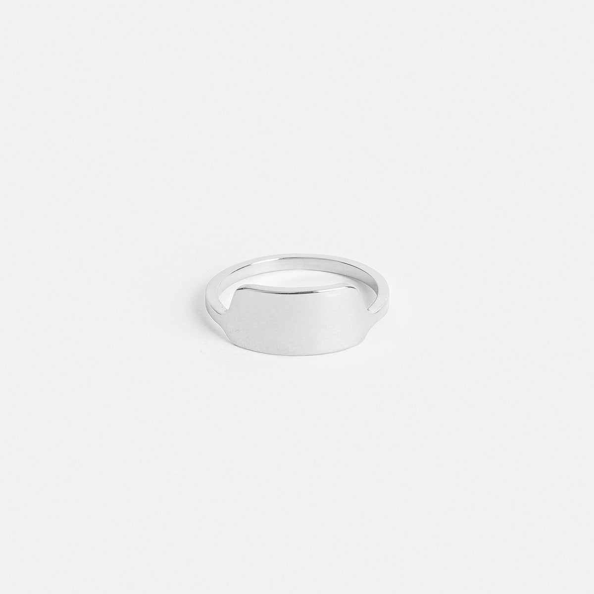 Sterling silver wedding band with shield-shaped detail
